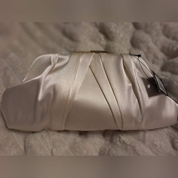 Badgley Mischka Off White Clutch and Crossbody with Floral Embellishments - Picture 6 of 8